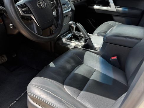 Used 2016 Toyota Land Cruiser AWD/4WD image 11
