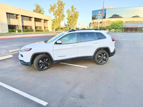 Used 2017 Jeep Cherokee High Altitude FWD image 1