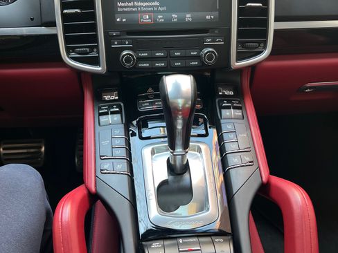 Used 2017 Porsche Cayenne image 15