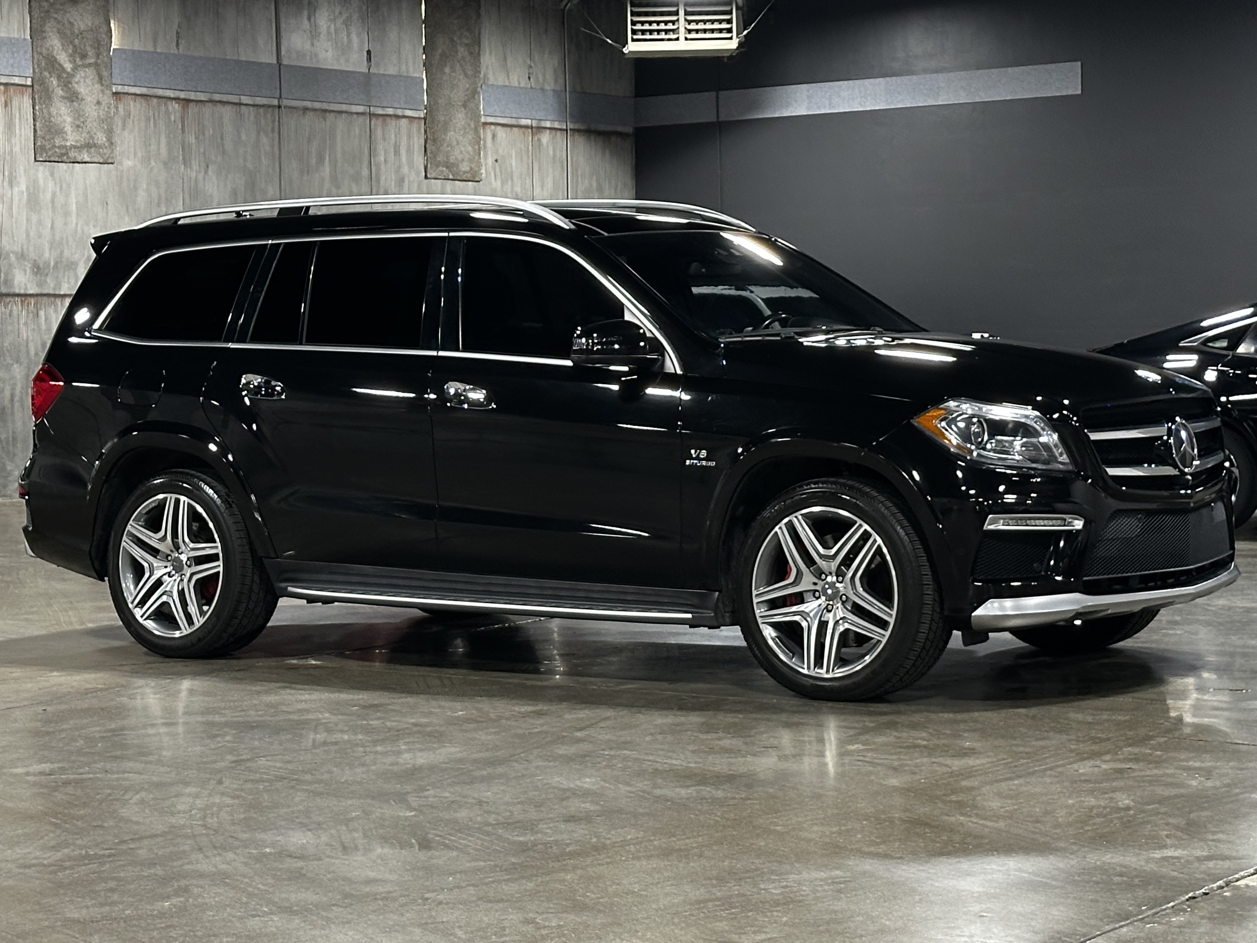 Used 2016 Mercedes-Benz GL 63 AMG 4MATIC w/ Accessory Chrome Package image 6