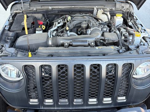 Used 2023 Jeep Gladiator Overland image 12