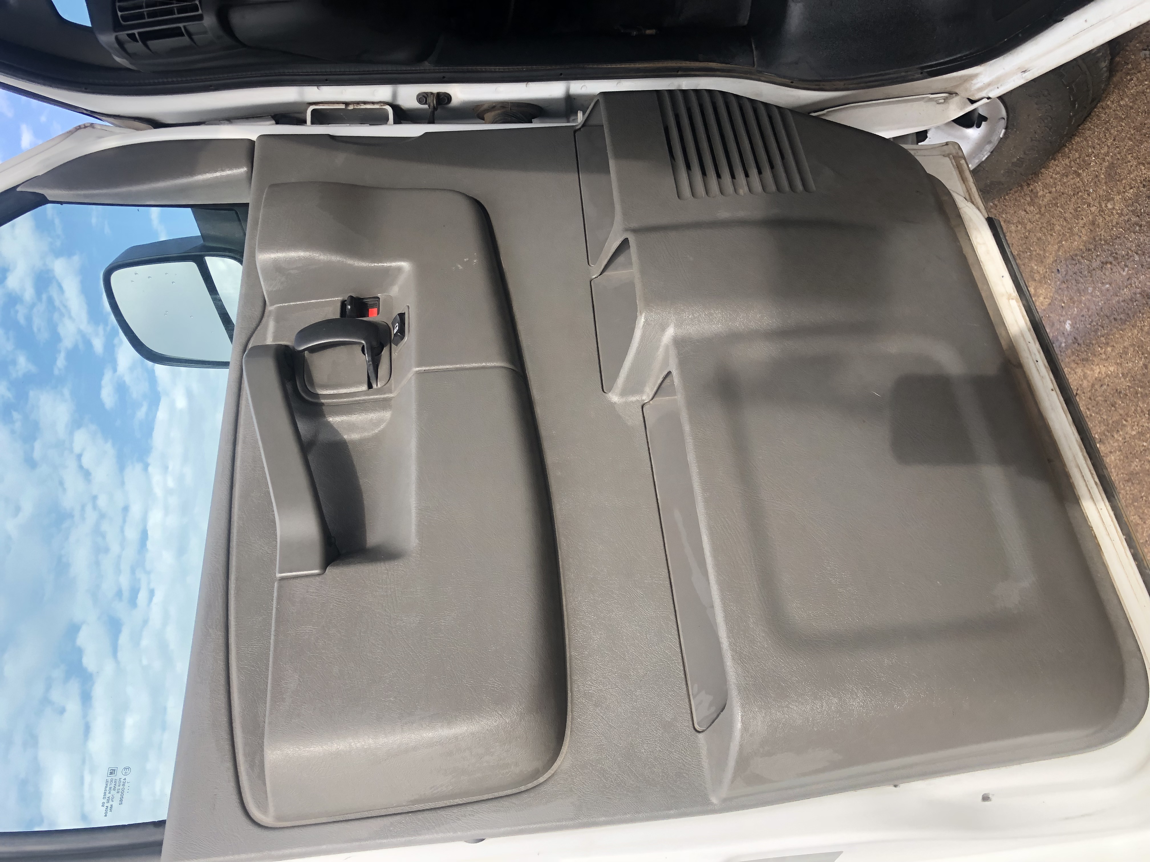 Used 2017 Chevrolet Express 2500 RWD image 15
