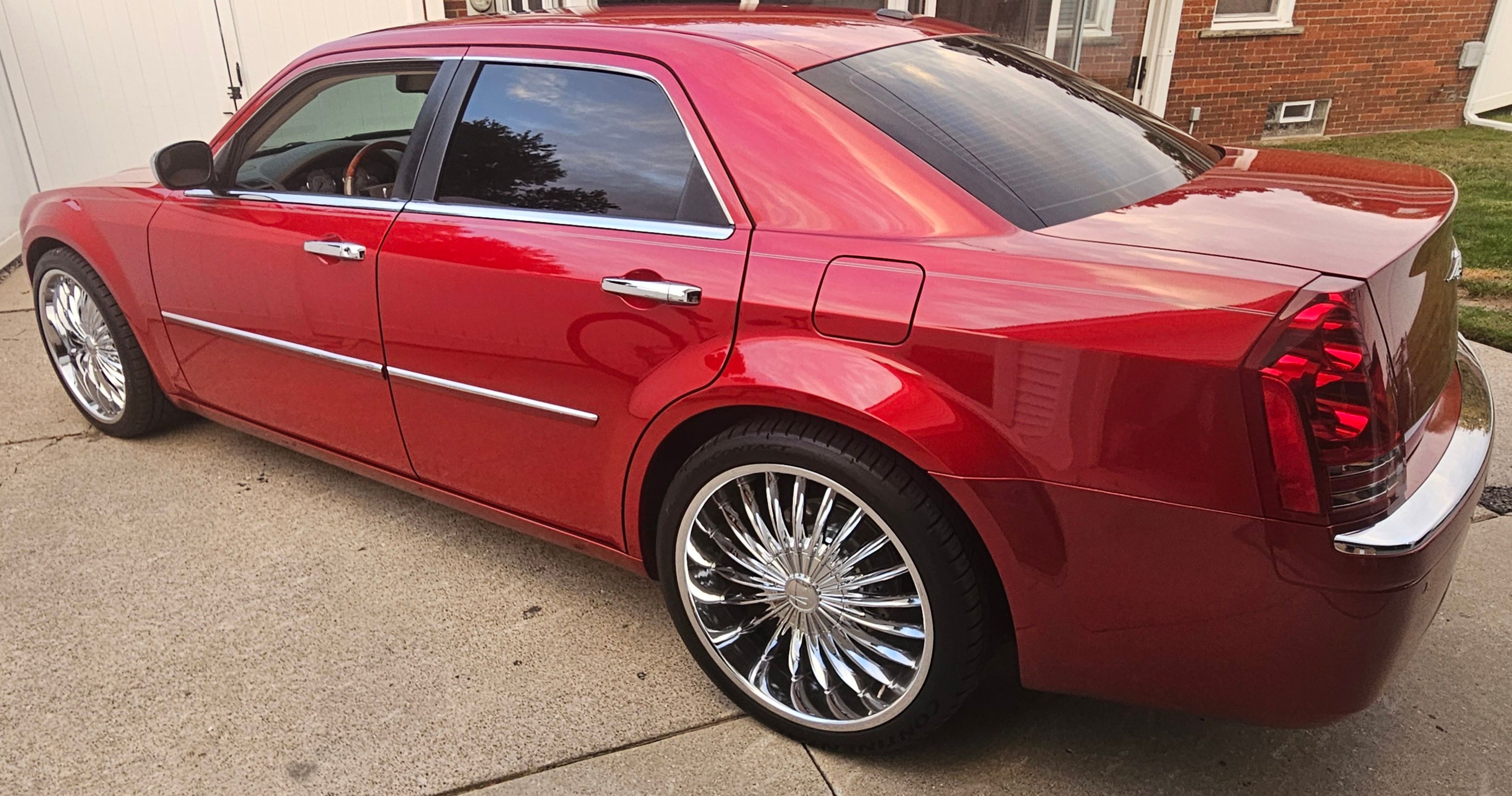 Used 2009 Chrysler 300 C RWD image 5