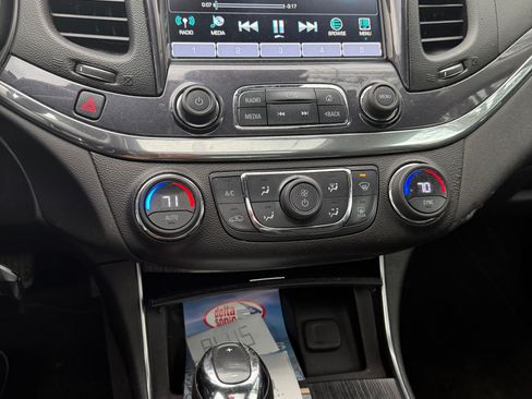 Used 2017 Chevrolet Impala LT w/ Convenience Package image 6