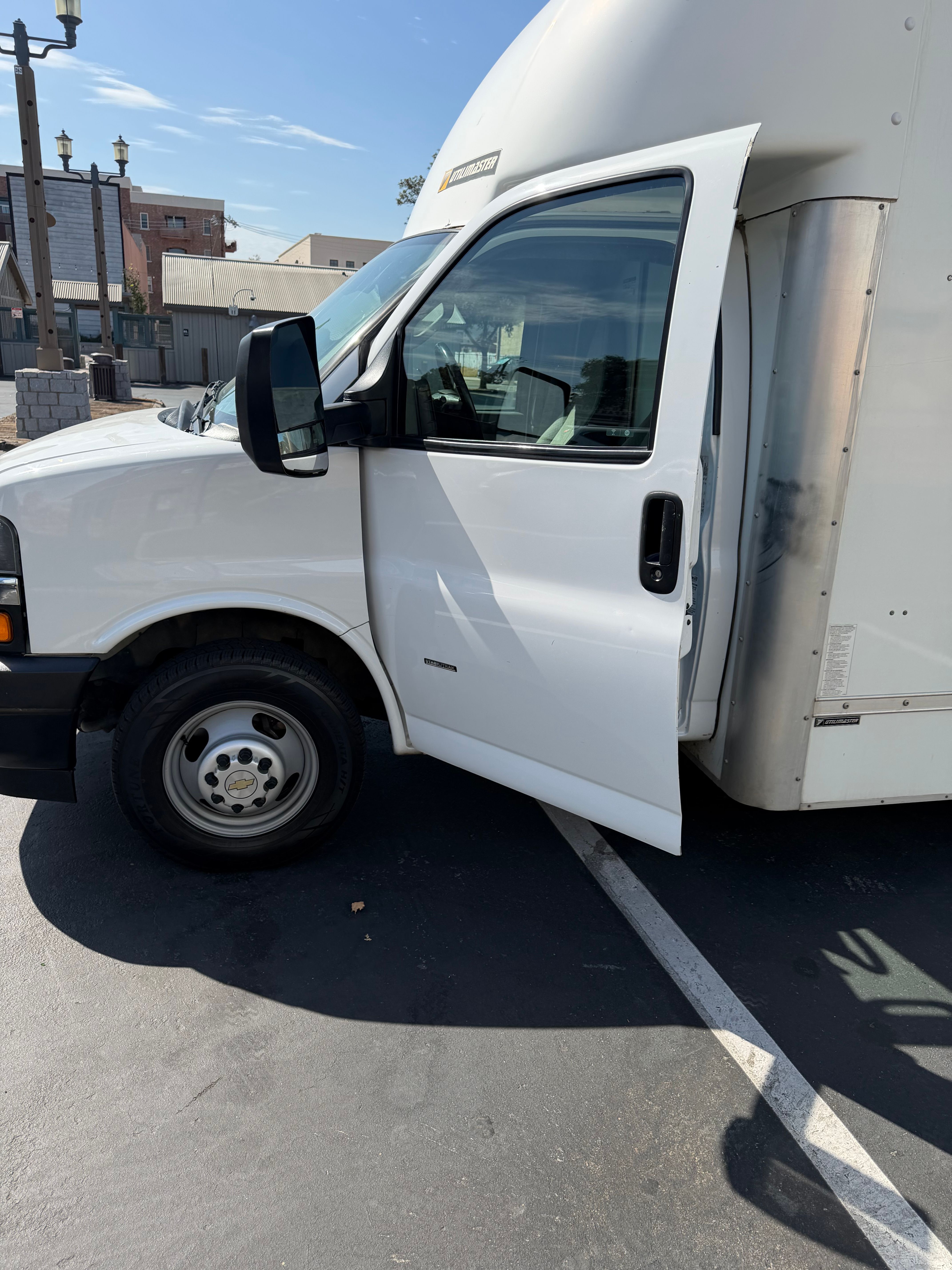 Used 2021 Chevrolet Express 3500 w/ Power Convenience Package RWD image 4