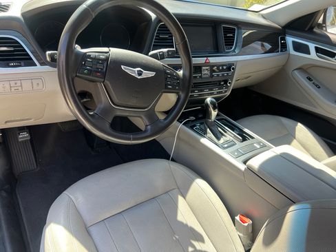 Used 2015 Hyundai Genesis 3.8 RWD image 9
