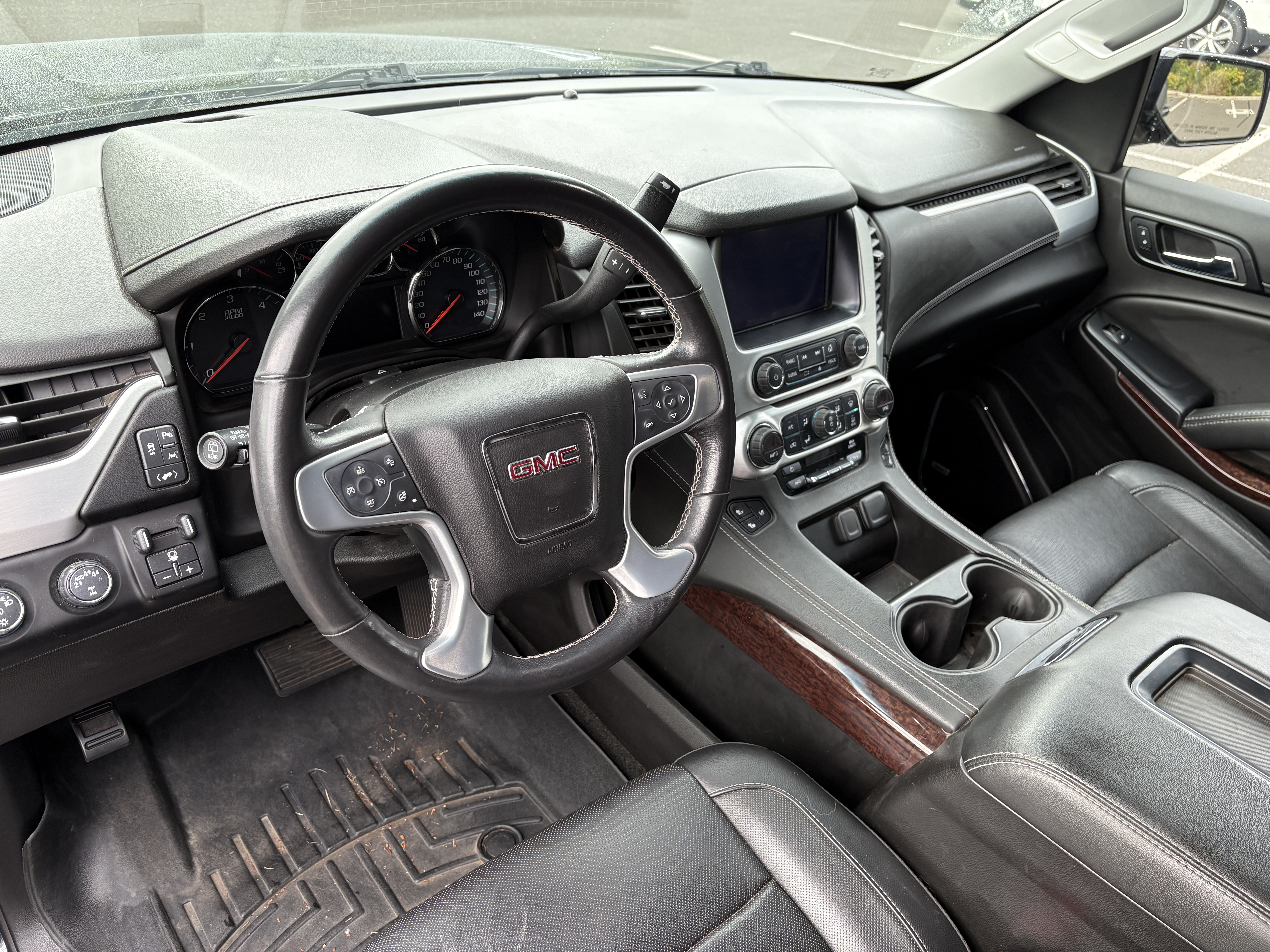 Used 2018 GMC Yukon XL SLT w/ Premium Edition AWD/4WD image 10