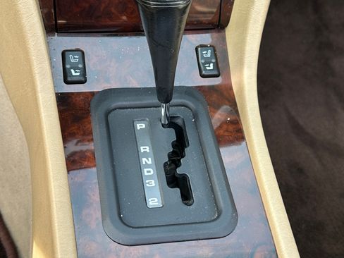 Used 1995 Mercedes-Benz E 320 Convertible image 10