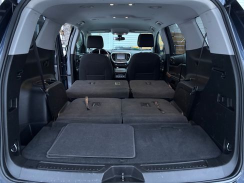 Used 2018 GMC Acadia SLE image 16