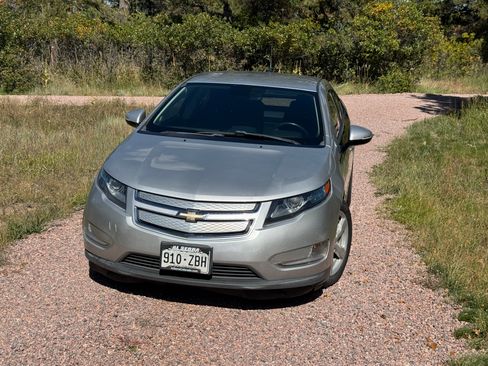 Used 2013 Chevrolet Volt Premium w/ Premium Trim Package image 2