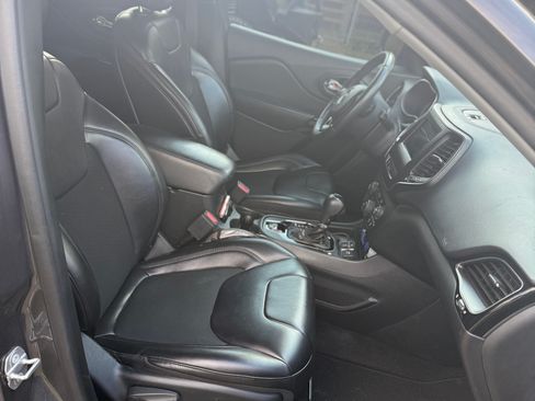 Used 2019 Jeep Cherokee Latitude Plus image 10