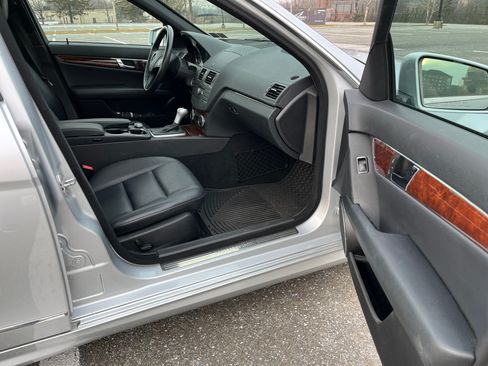 Used 2010 Mercedes-Benz C 300 Sedan image 12