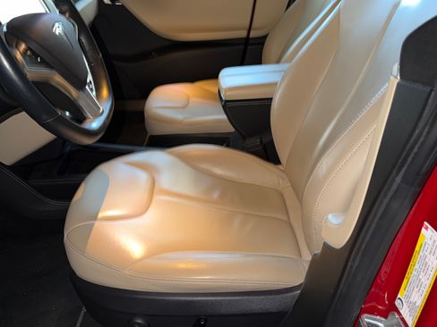 Used 2015 Tesla Model S 85D image 4