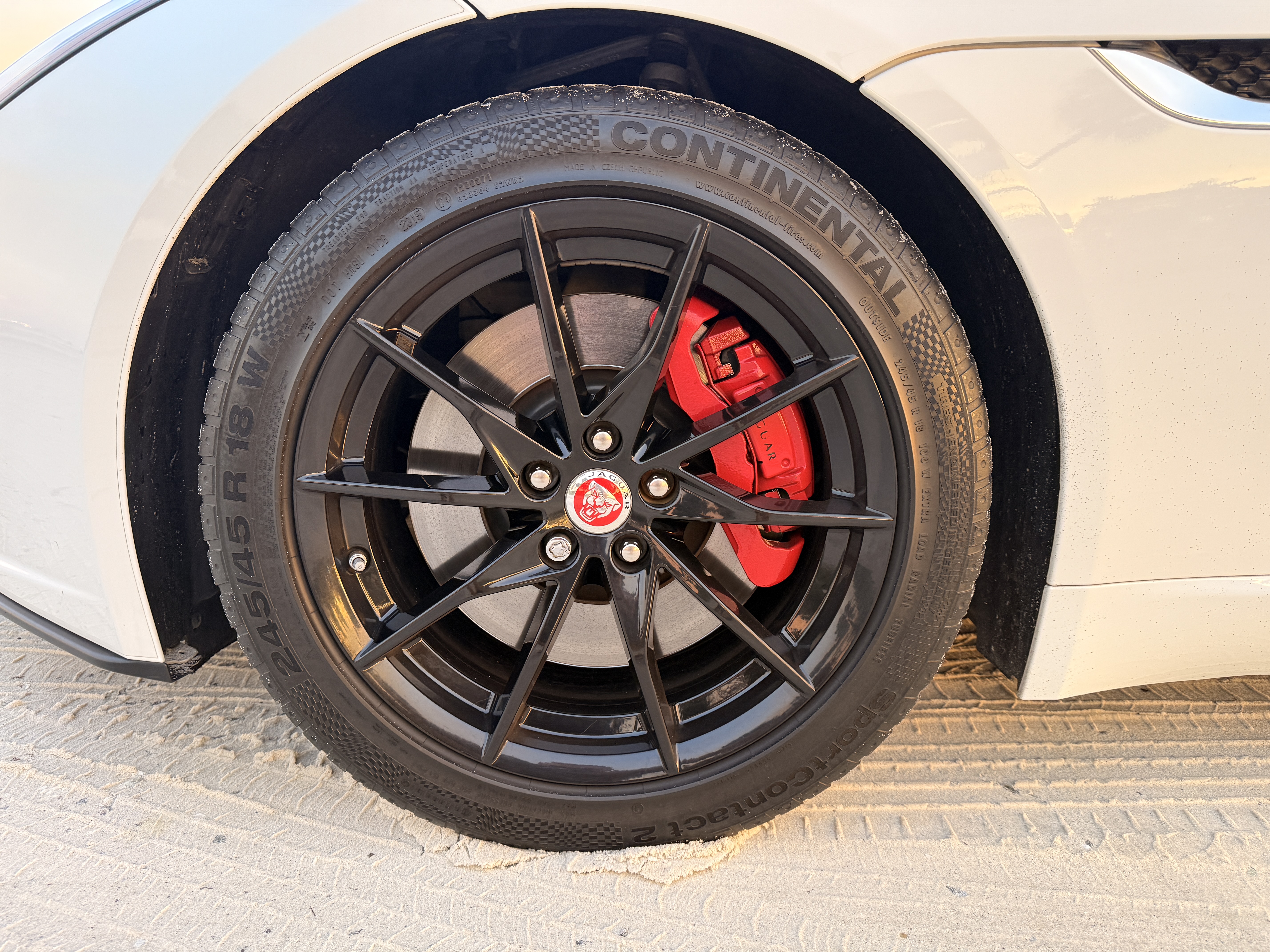 Used 2018 Jaguar F-TYPE Convertible RWD image 13