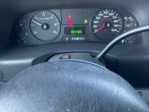 Used 2005 Ford F250 XLT image 2