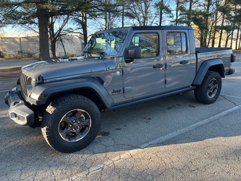 Used 2021 Jeep Gladiator Sport image 4
