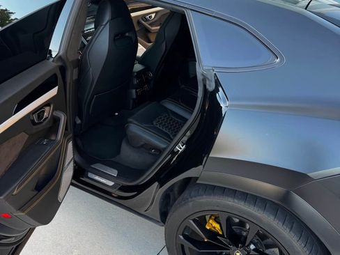 Used 2019 Lamborghini Urus AWD/4WD image 26