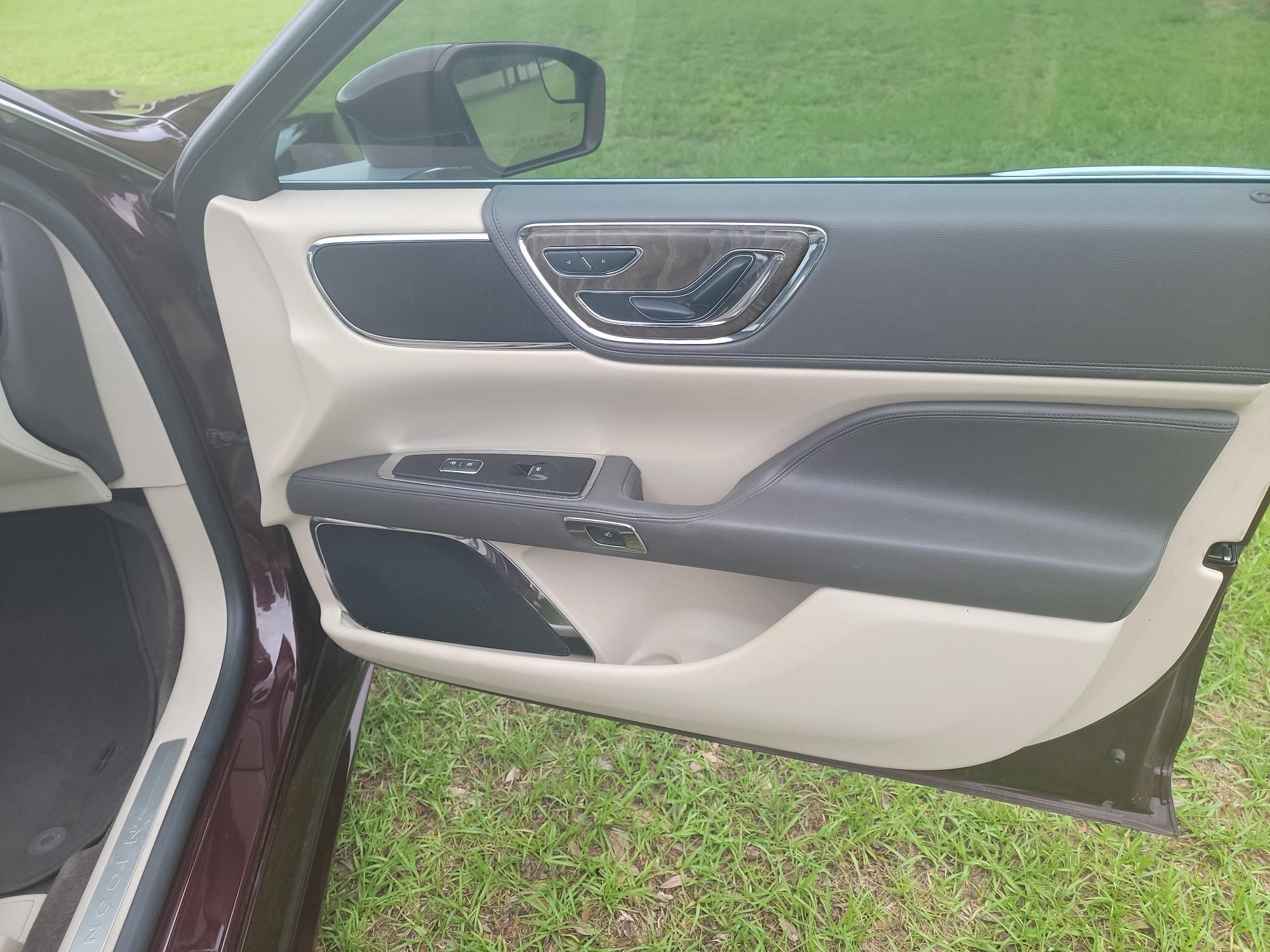 Used 2018 Lincoln Continental Premiere FWD image 10