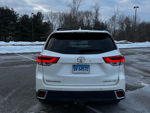 Used 2017 Toyota Highlander Limited Platinum AWD/4WD image 6