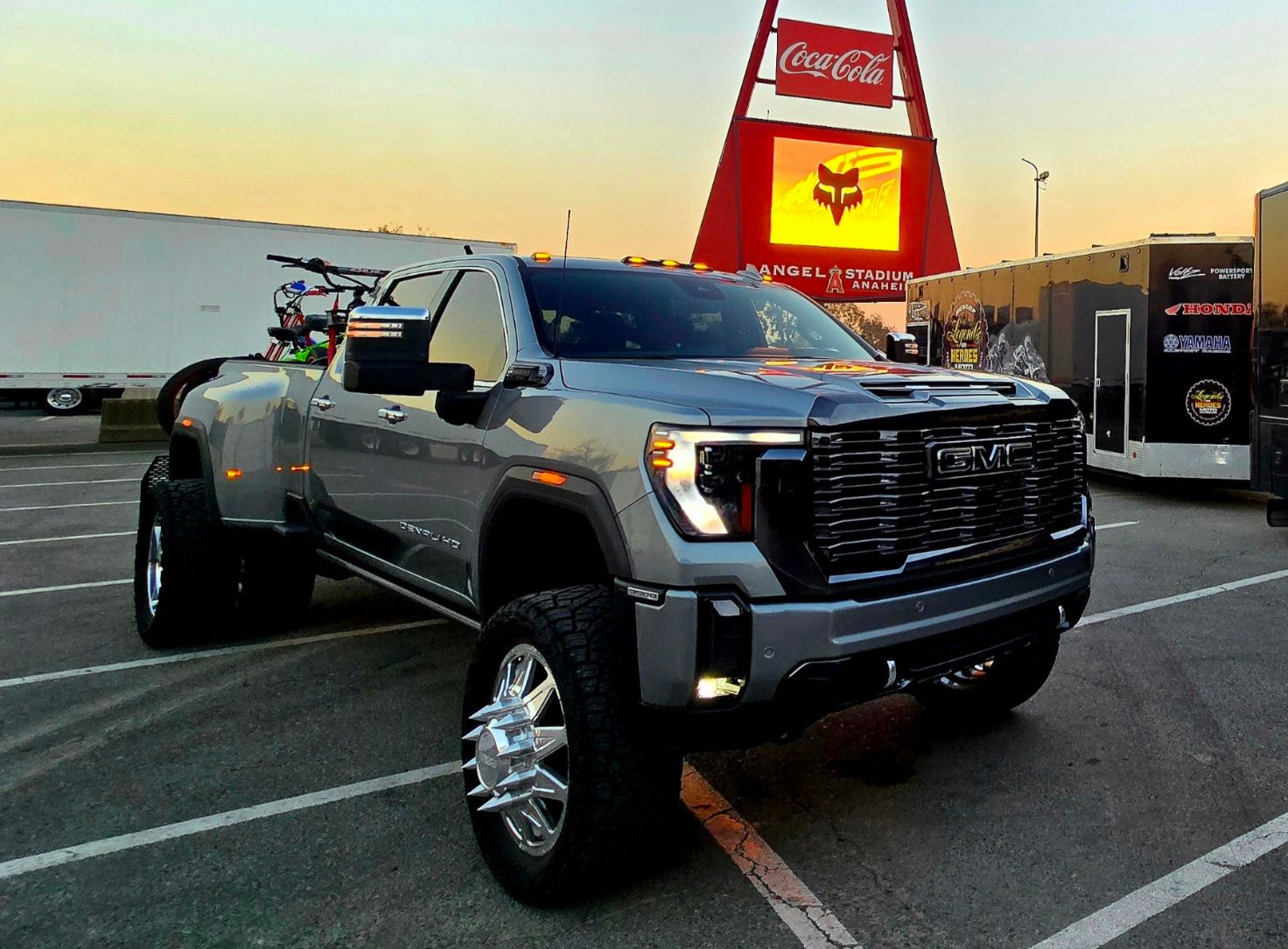 Used 2024 GMC Sierra 3500 Denali Ultimate AWD/4WD image 5