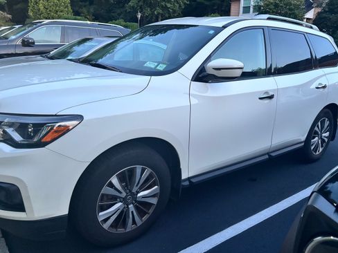 Used 2019 Nissan Pathfinder S AWD/4WD image 4