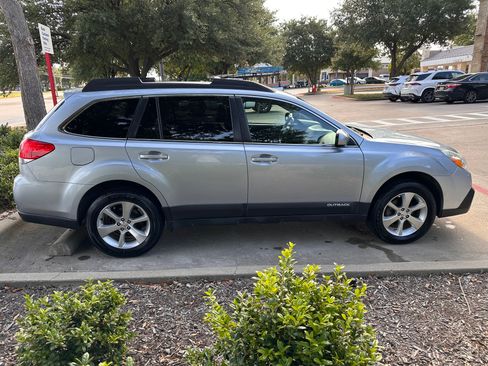 Used 2014 Subaru Outback 2.5i Limited w/ Moonroof Package AWD/4WD image 6