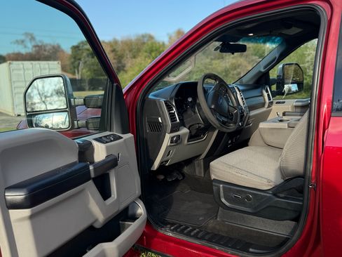 Used 2017 Ford F350 XLT w/ XLT Premium Package image 17