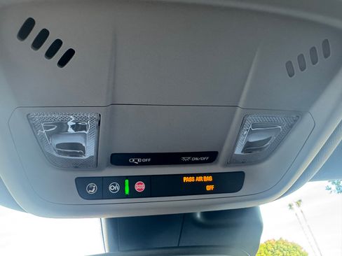 Used 2018 Chevrolet Malibu Premier w/ Driver Confidence Package image 19