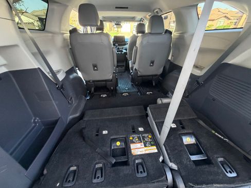 Used 2022 Toyota Sienna XLE AWD/4WD image 12