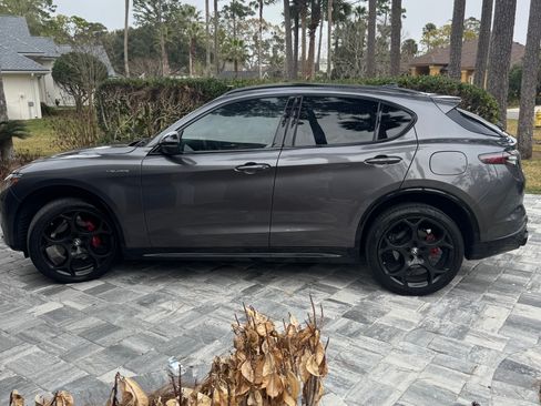 Used 2024 Alfa Romeo Stelvio Veloce image 2