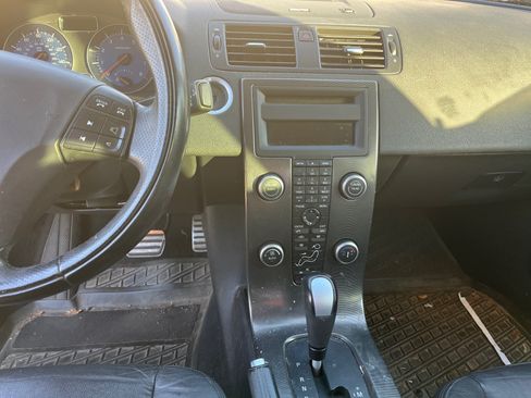 Used 2011 Volvo S40 T5 R-Design image 8