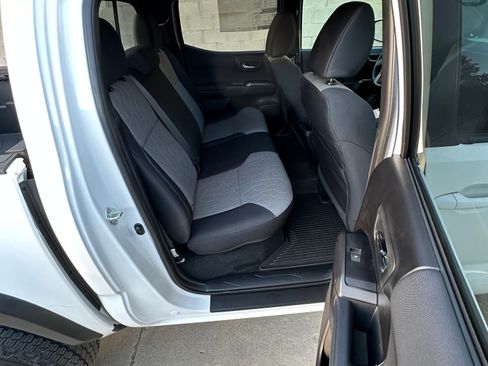 Used 2021 Toyota Tacoma TRD Off-Road w/ Technology Package image 21