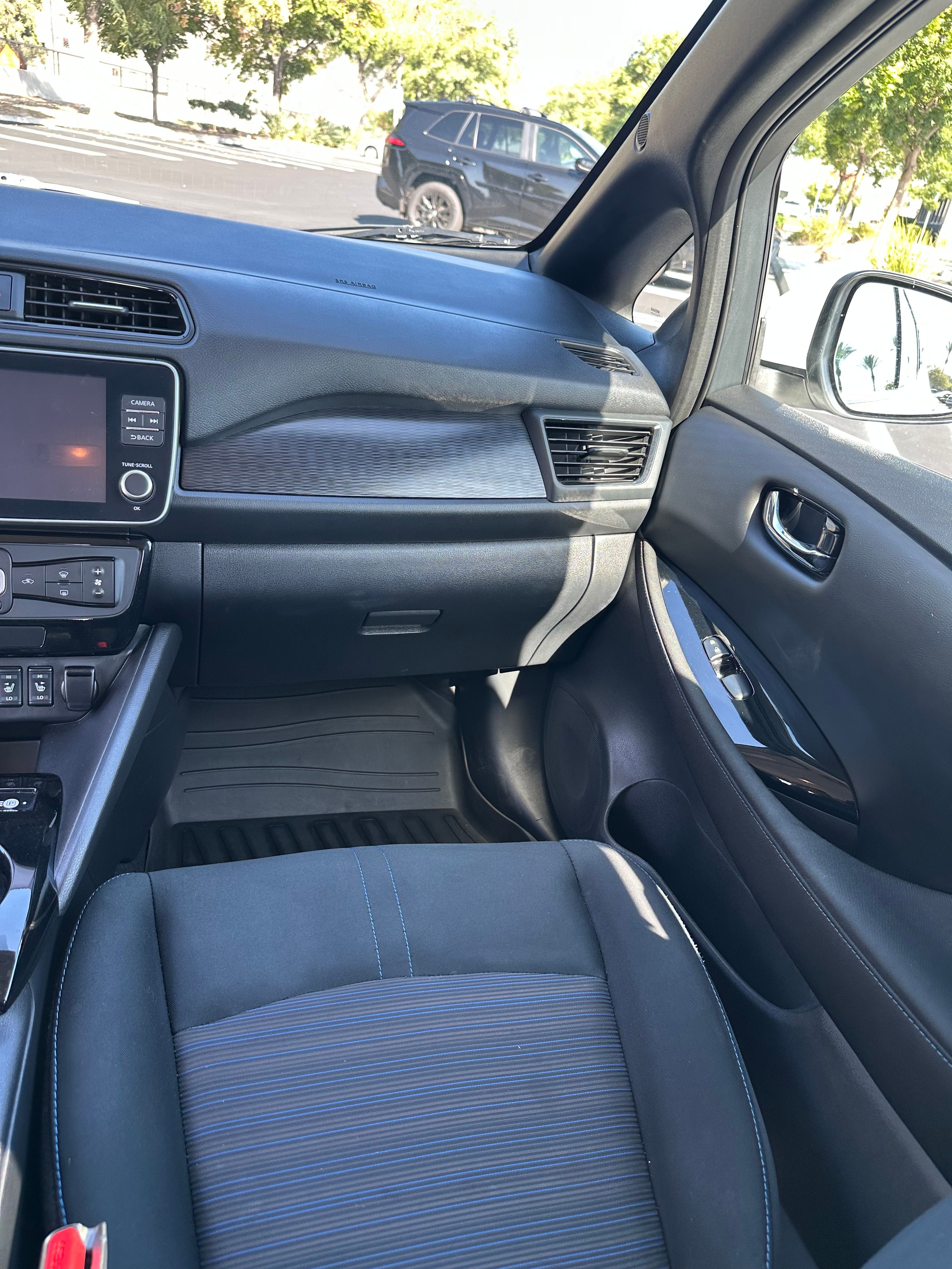 Used 2019 Nissan Leaf SV Plus w/ SV All Weather Package FWD image 17