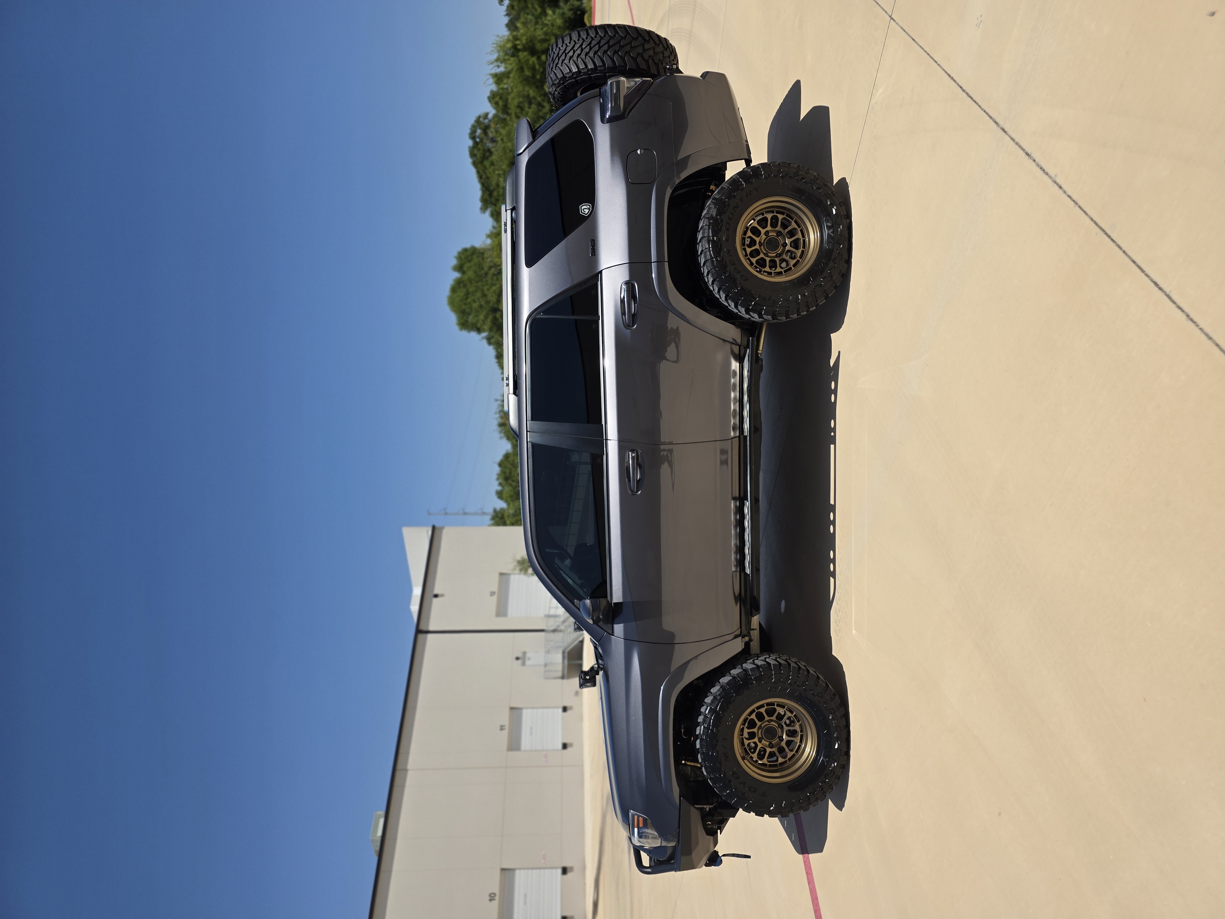 Used 2019 Toyota 4Runner SR5 AWD/4WD image 4