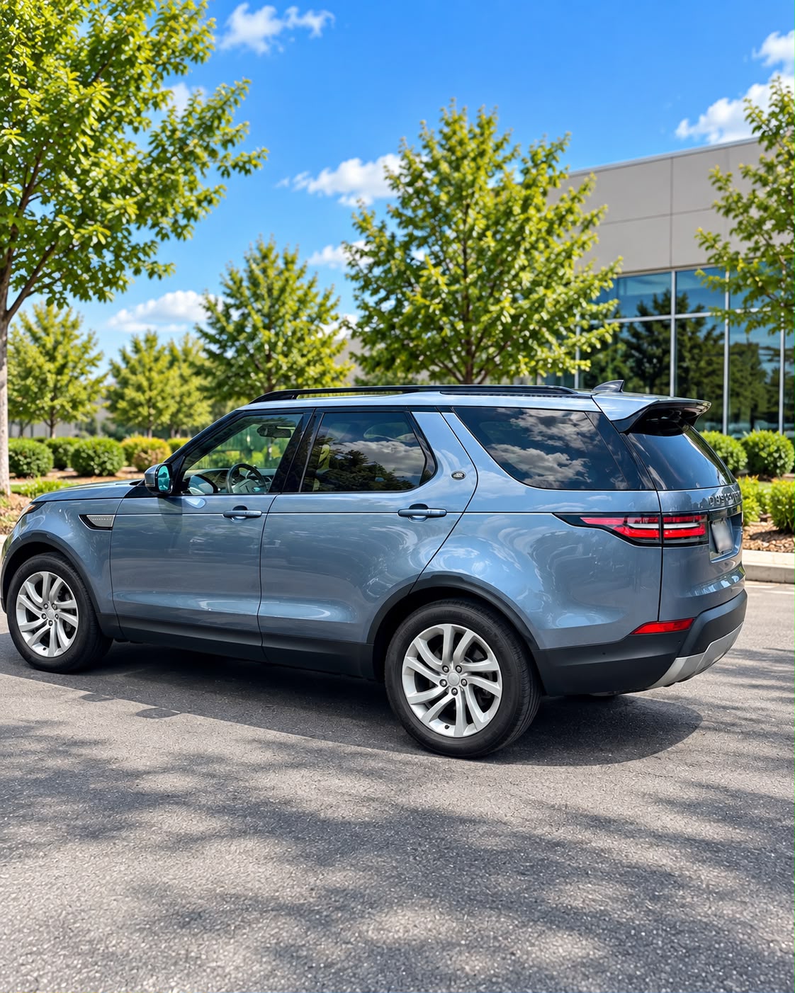 Used 2019 Land Rover Discovery HSE AWD/4WD image 13