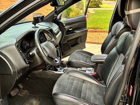 Used 2020 Mitsubishi Outlander LE FWD image 21