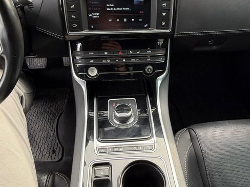 Used 2017 Jaguar XE R-Sport image 11