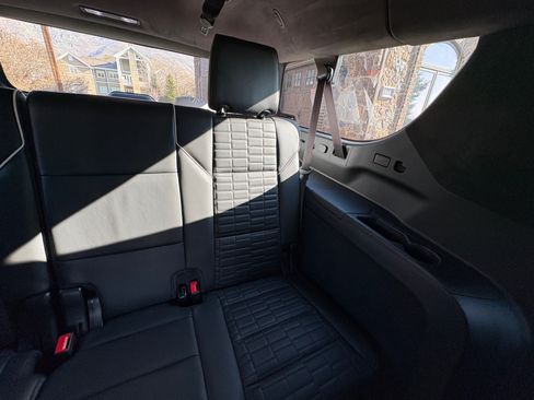 Used 2022 Cadillac Escalade ESV Premium Luxury Platinum image 14