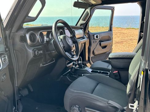 Used 2018 Jeep Wrangler Sport AWD/4WD image 8