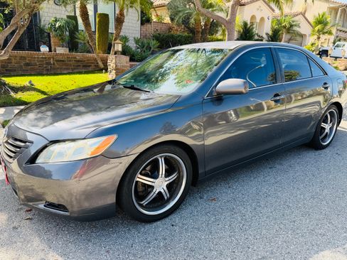 Used 2009 Toyota Camry LE image 2