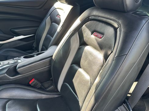 Used 2019 Chevrolet Camaro SS RWD image 9