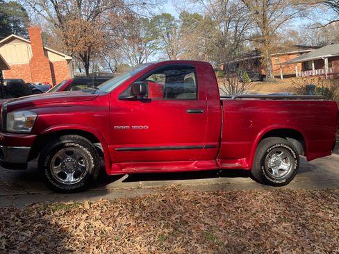 Used 2007 Dodge Ram 1500 Truck SLT image 2