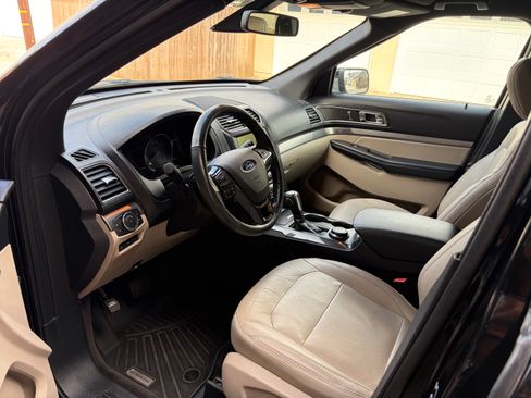 Used 2018 Ford Explorer XLT w/ Equipment Group 202A AWD/4WD image 12