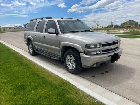 Used 2005 Chevrolet Suburban Z71 w/ Preferred Equipment Group AWD/4WD image 9