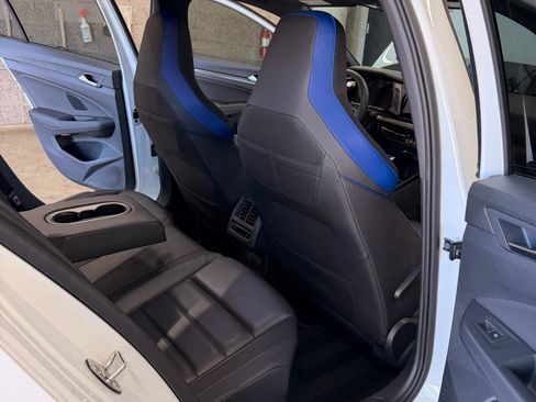Used 2023 Volkswagen Golf R image 10
