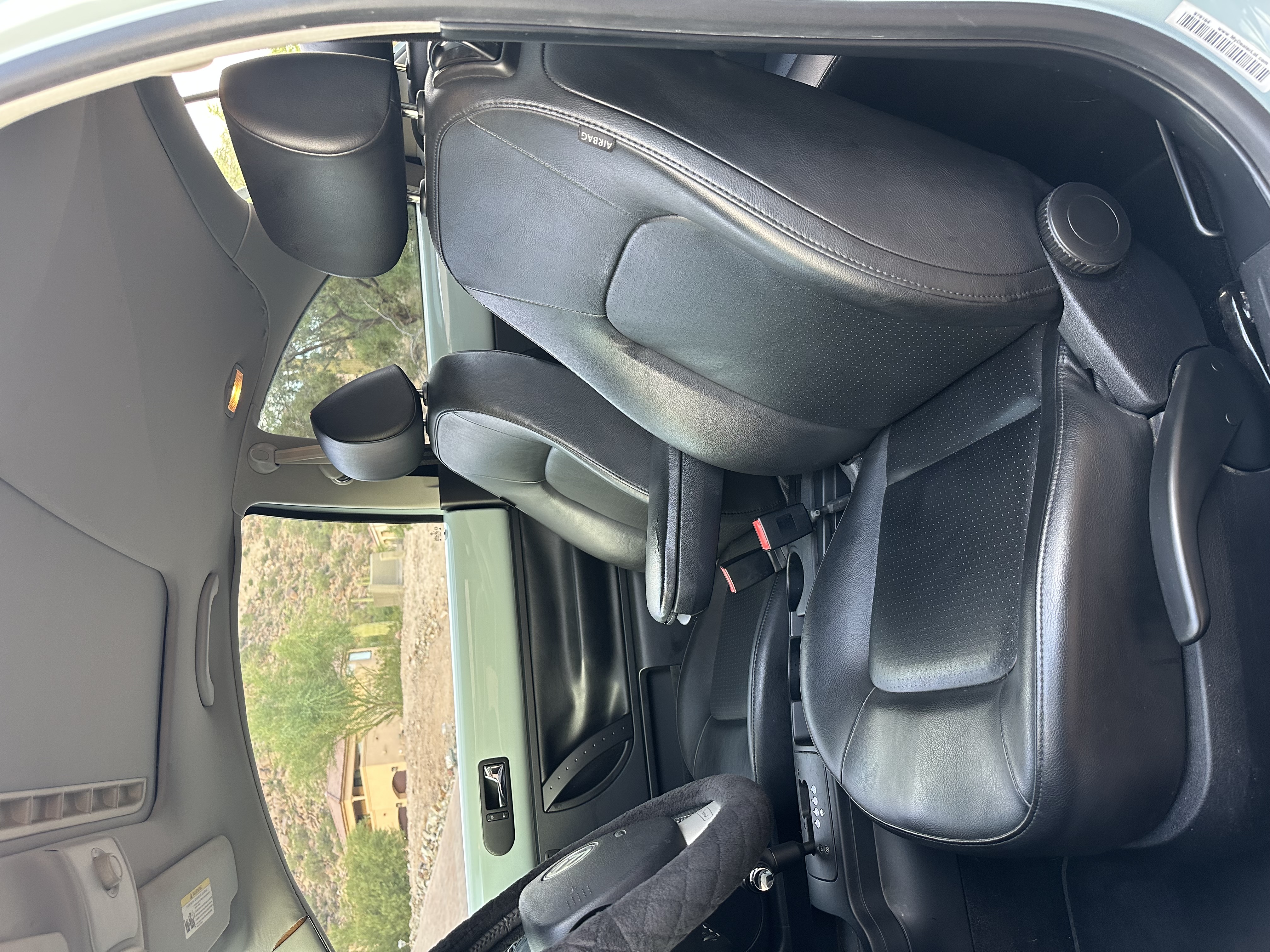 Used 2010 Volkswagen Beetle Final Edition FWD image 11