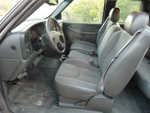Used 2004 Chevrolet Silverado 1500 W/T RWD image 9