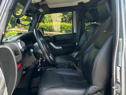 Used 2015 Jeep Wrangler Unlimited Rubicon AWD/4WD image 12