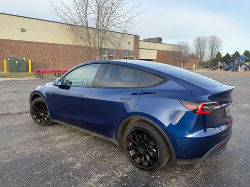 Used 2021 Tesla Model Y Long Range image 8