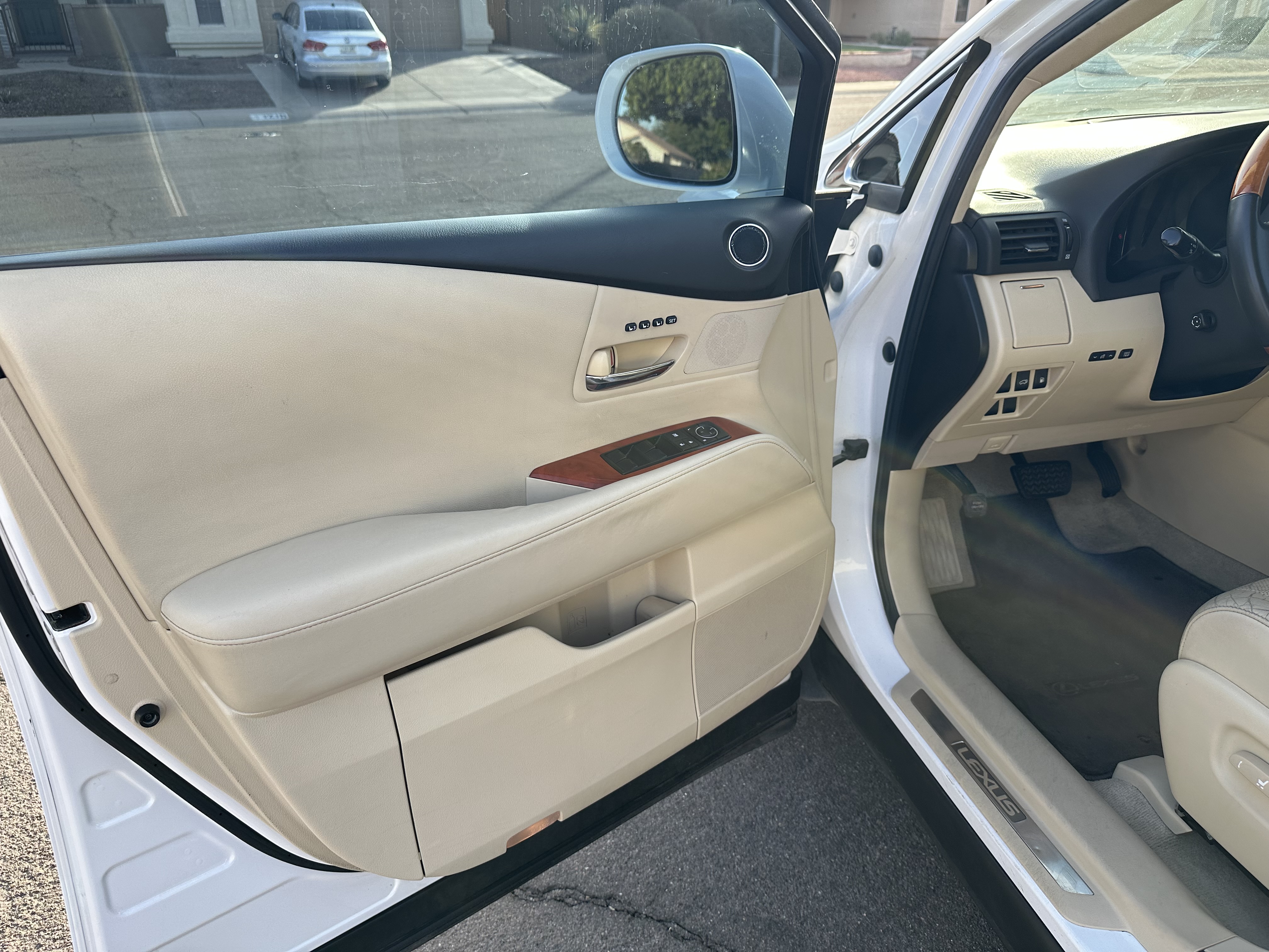 Used 2011 Lexus RX 350 AWD w/ Premium Pkg image 24